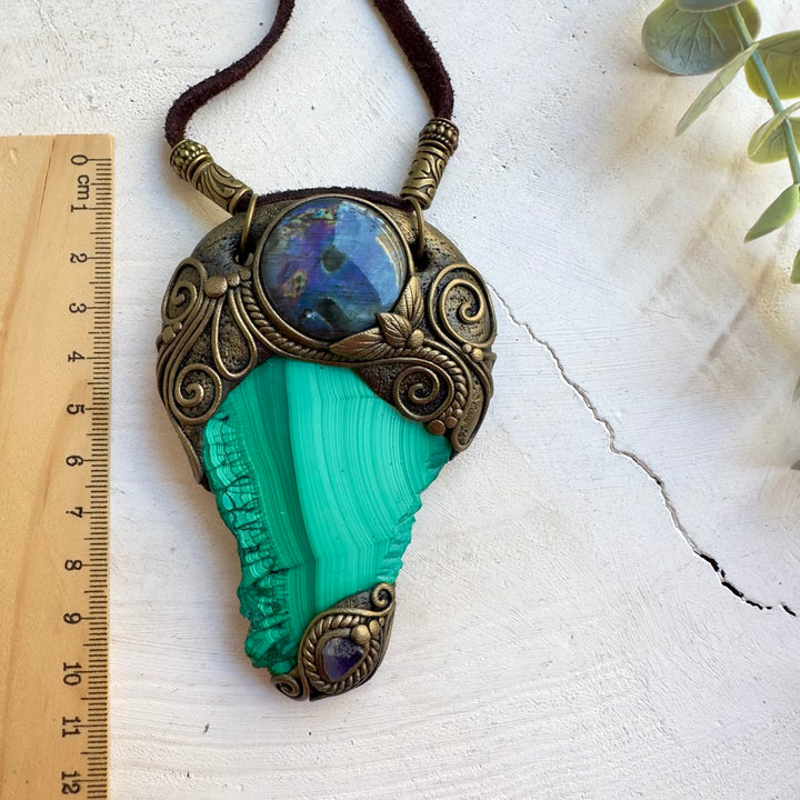 Unisex statement crystal necklace with natural healing stones
