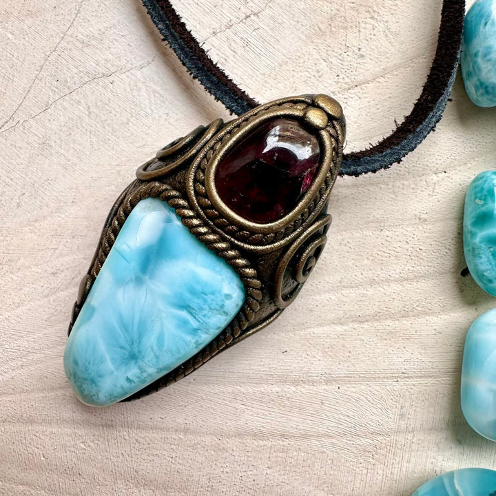 Crystal necklace designed for calm passion and emotional strength