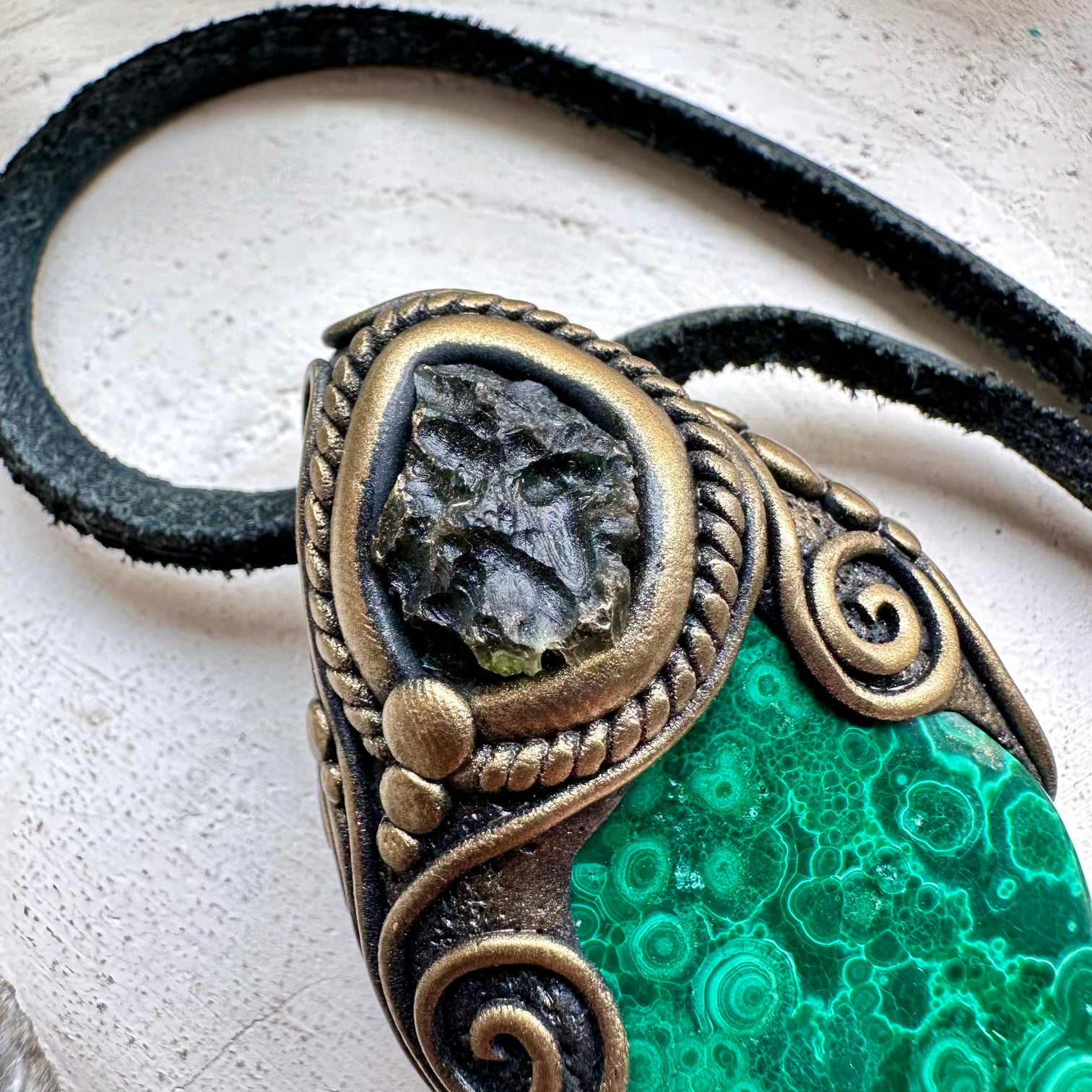 Energy pendant with moldavite and malachite
