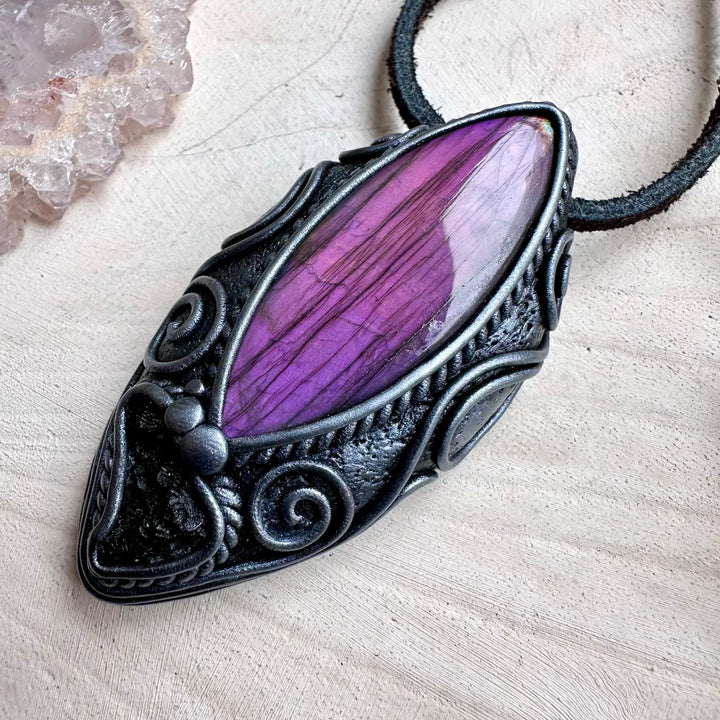 Natural gemstone necklace with moldavite and labradorite