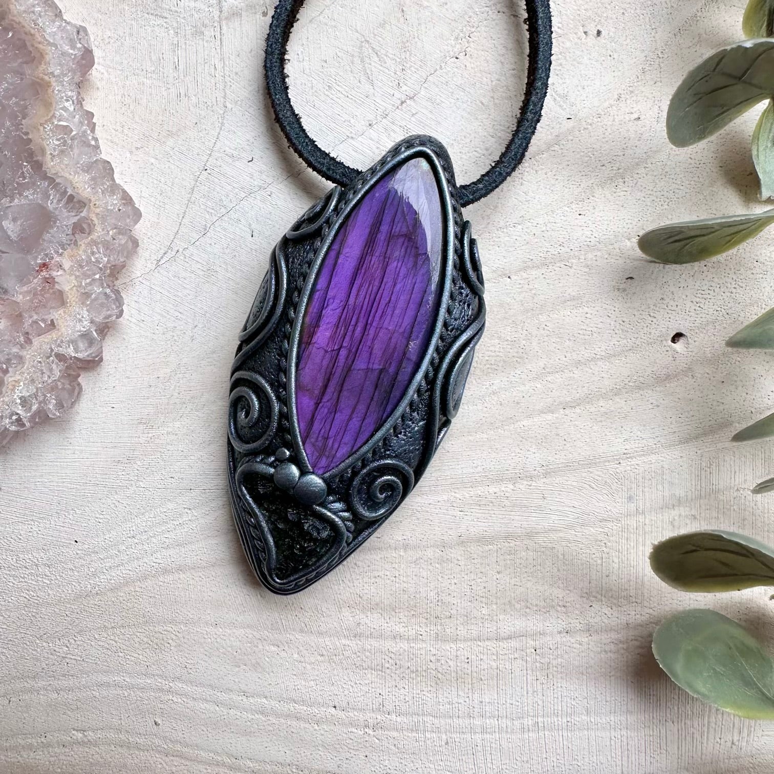 Spiritual jewelry combining moldavite and labradorite