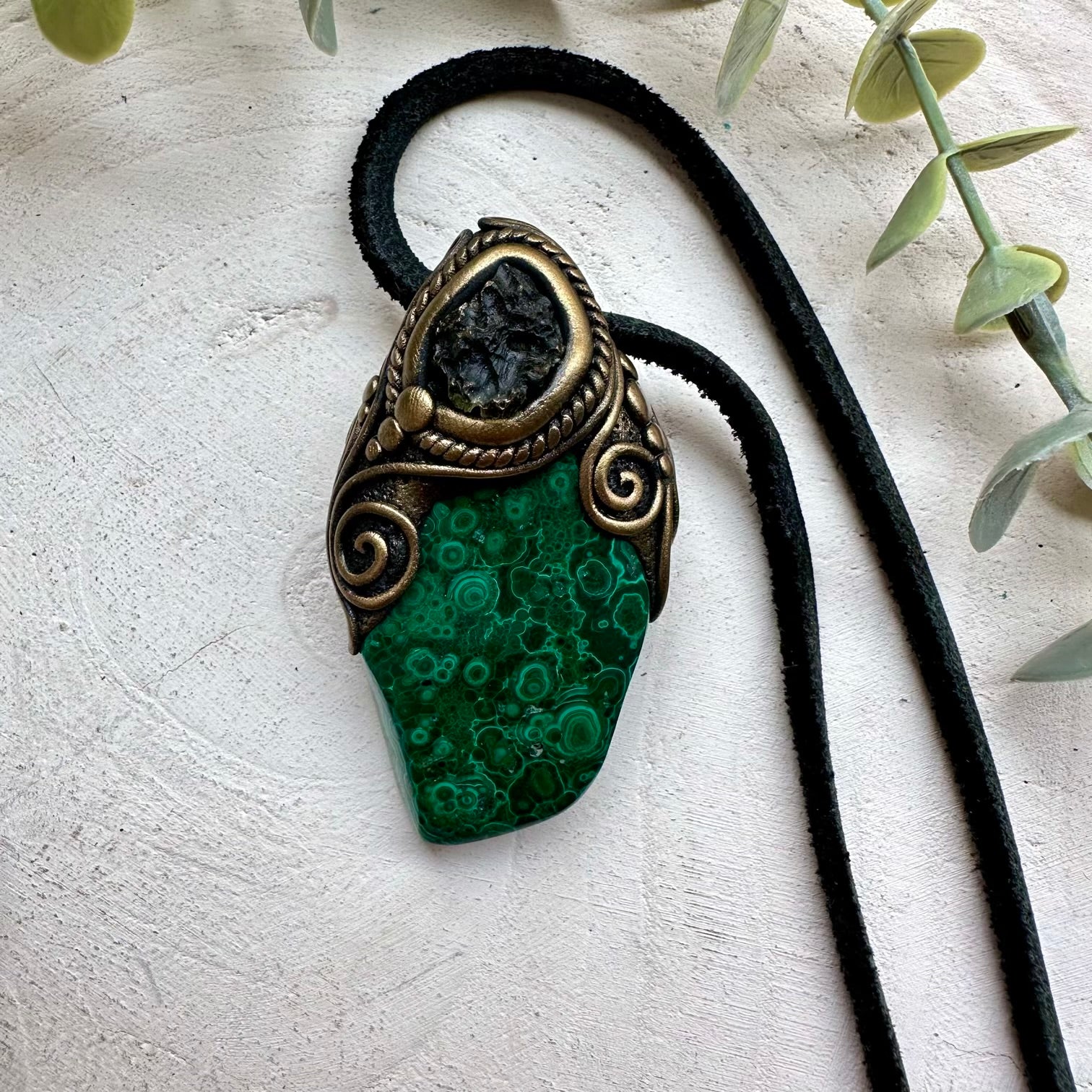 Handmade necklace with malachite and raw moldavite