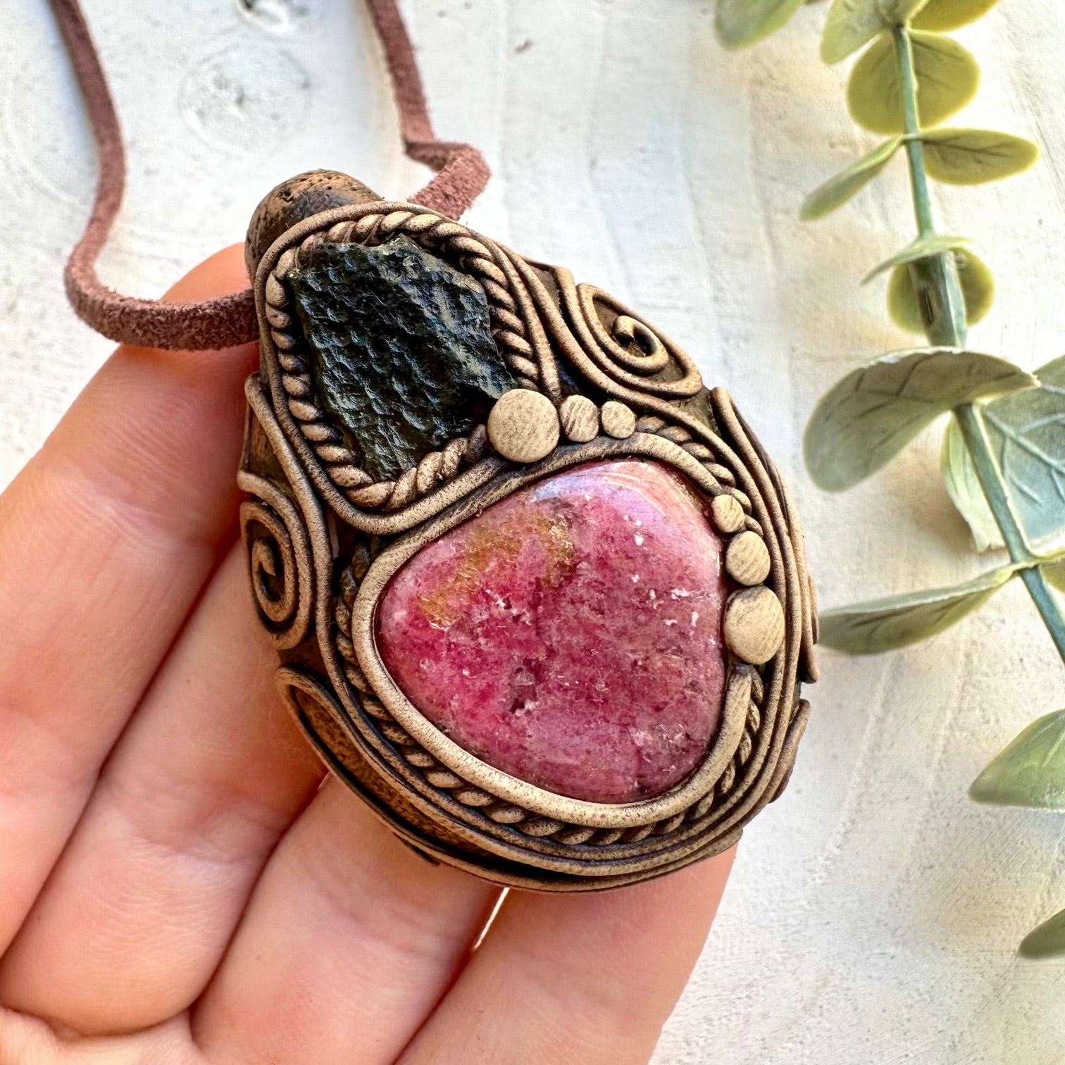 Energy healing pendant with rhodonite and moldavite