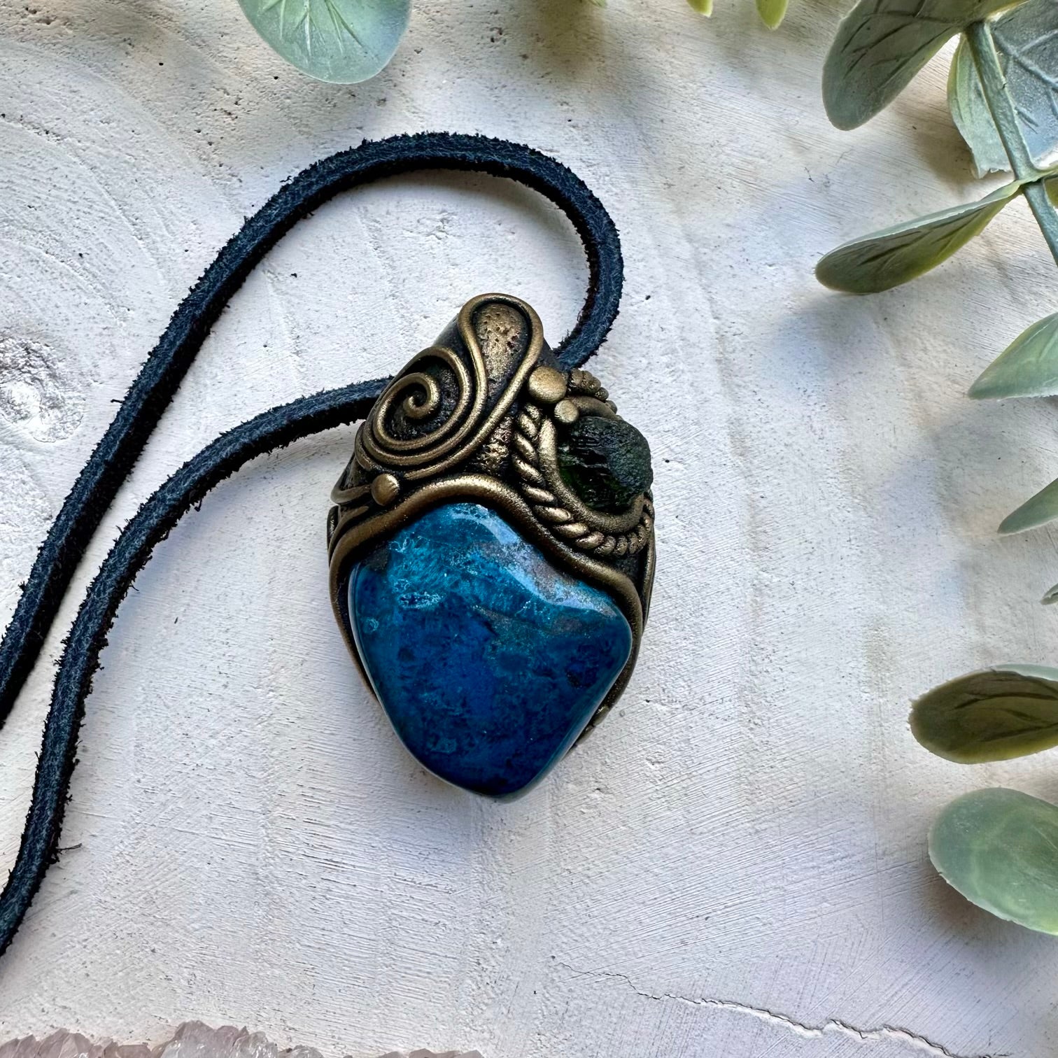 Handmade necklace with shattuckite and raw moldavite