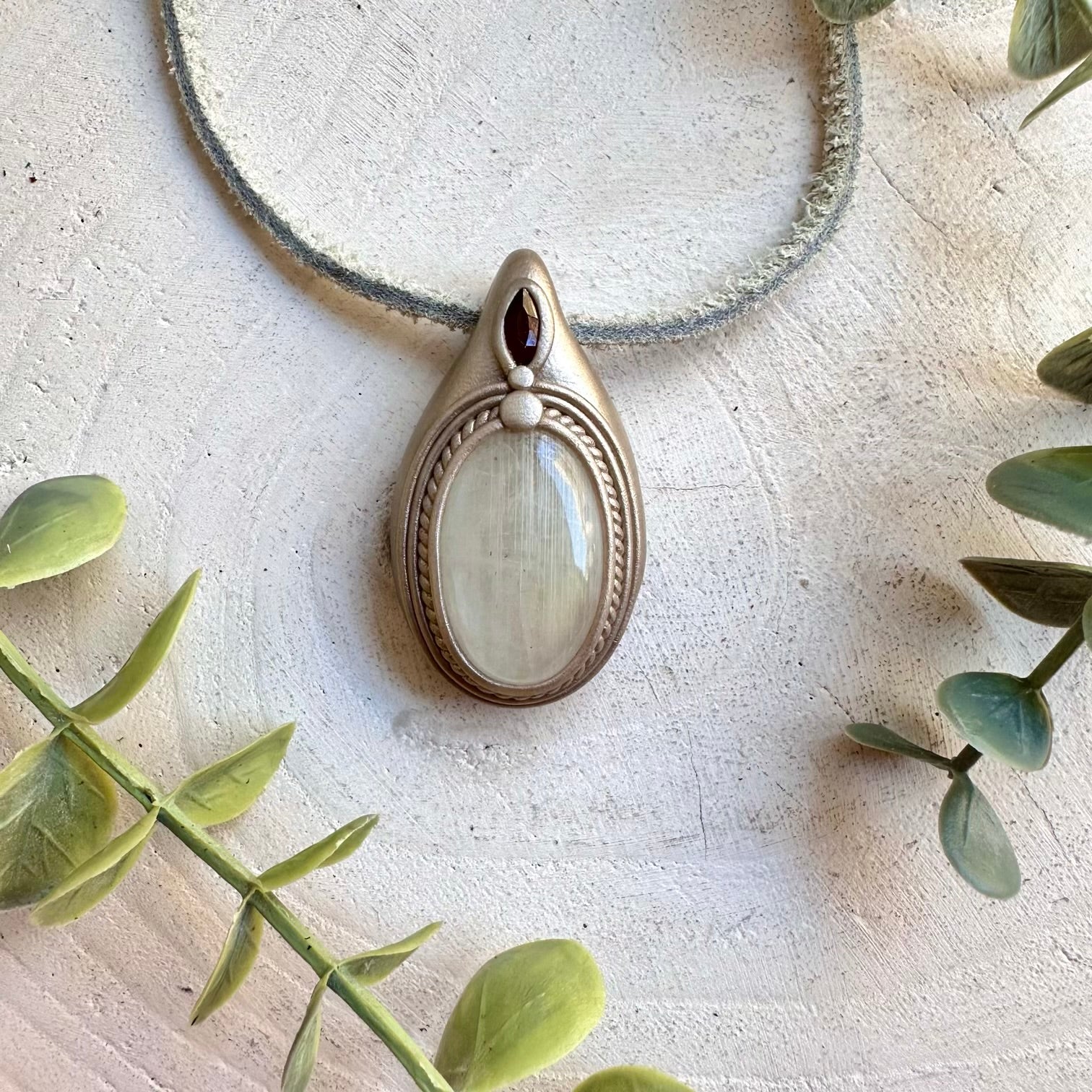 Spiritual necklace for intuition and emotional strength