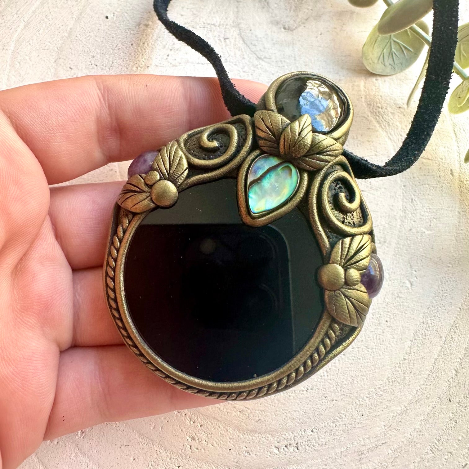 Spiritual crystal jewelry with Black Obsidian Mirror, Amethyst and Garnet for a unique mystical look.