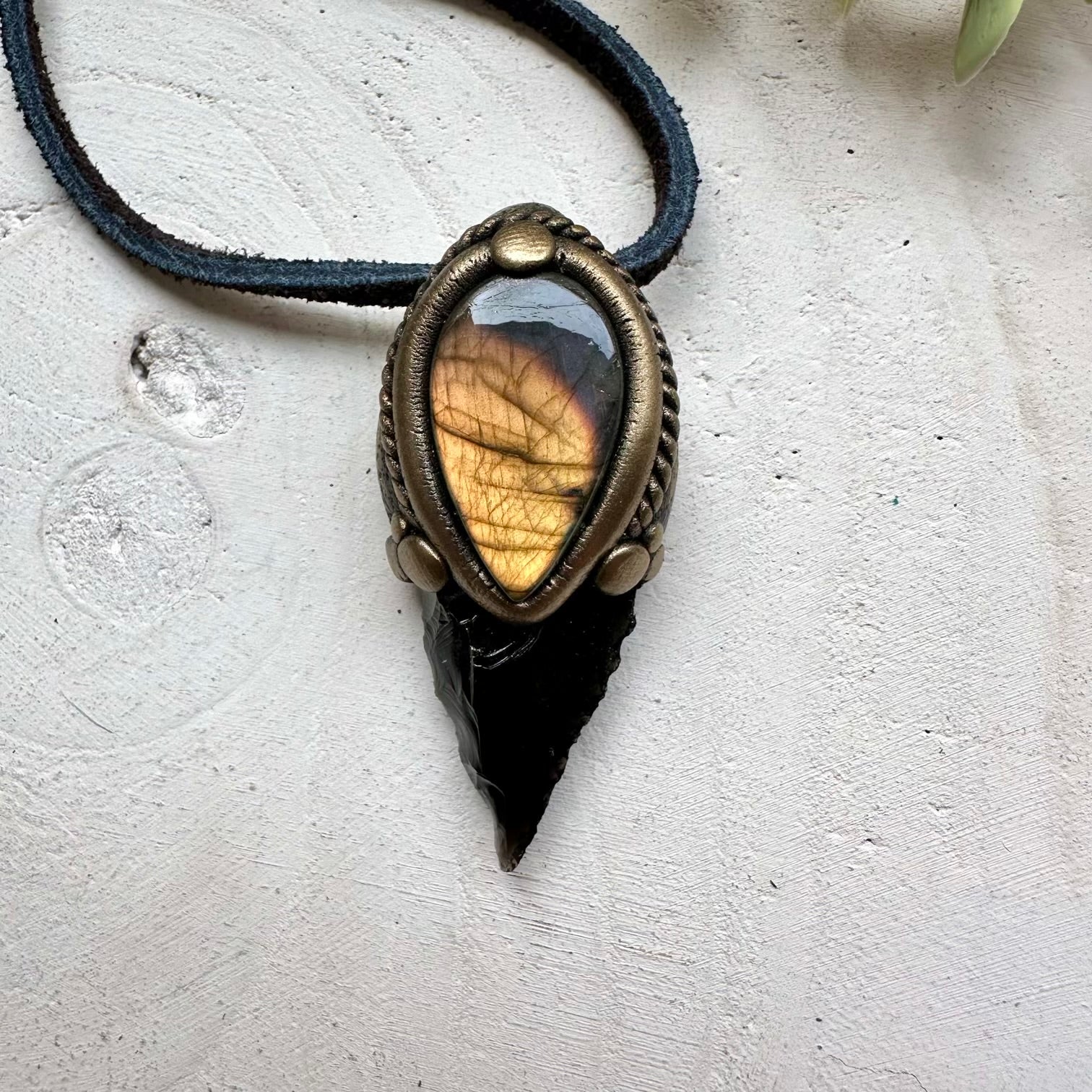 Handmade obsidian arrowhead necklace with labradorite gemstone