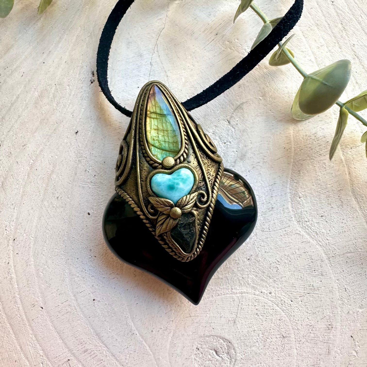 Handmade crystal necklace designed for meditation, mindfulness and positive energy.