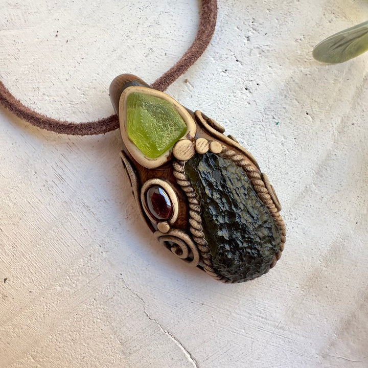 Natural stone necklace unisex for spiritual growth and change with moldavite