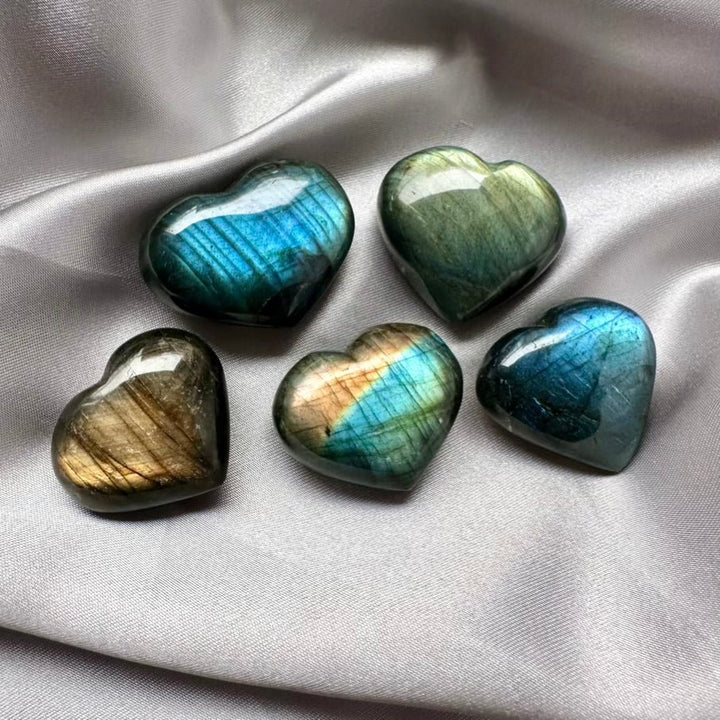 Labradorite Heart – Natural Polished Gemstone for Protection, Intuition & Energy Transformation (1 or 5 Pieces Set) - FairyGardenGlow