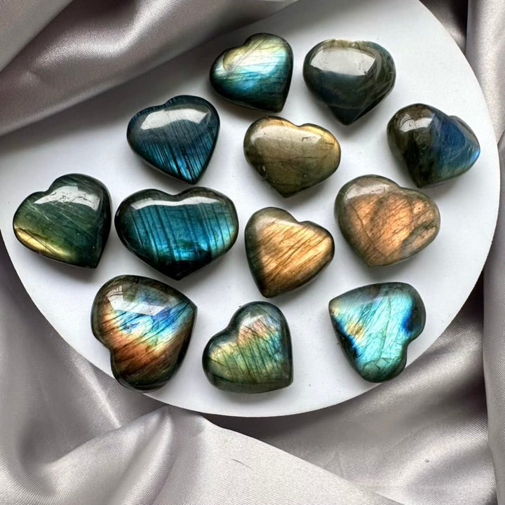Labradorite Heart – Natural Polished Gemstone for Protection, Intuition & Energy Transformation (1 or 5 Pieces Set) - FairyGardenGlow