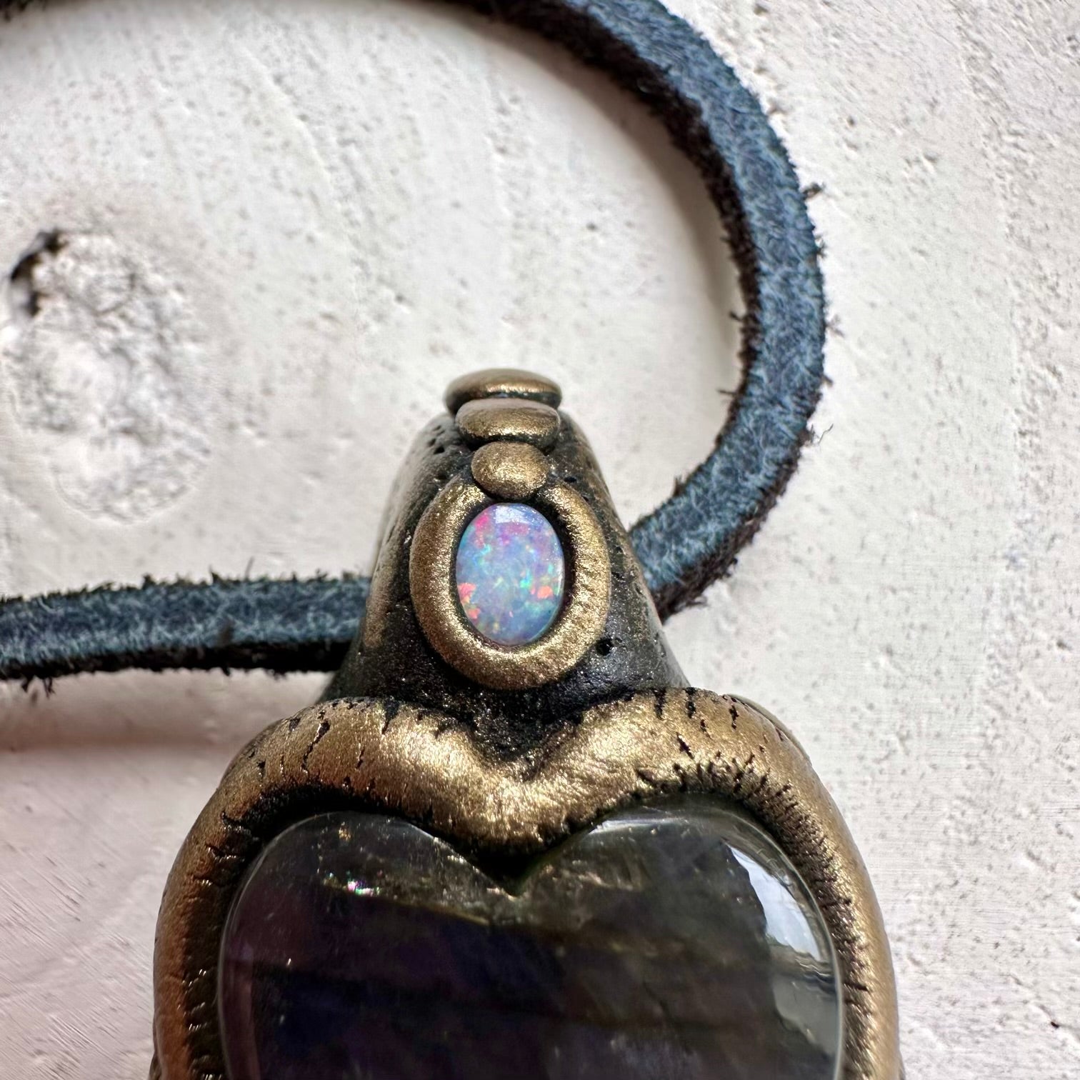 Healing crystal pendant with labradorite stichtite and opal