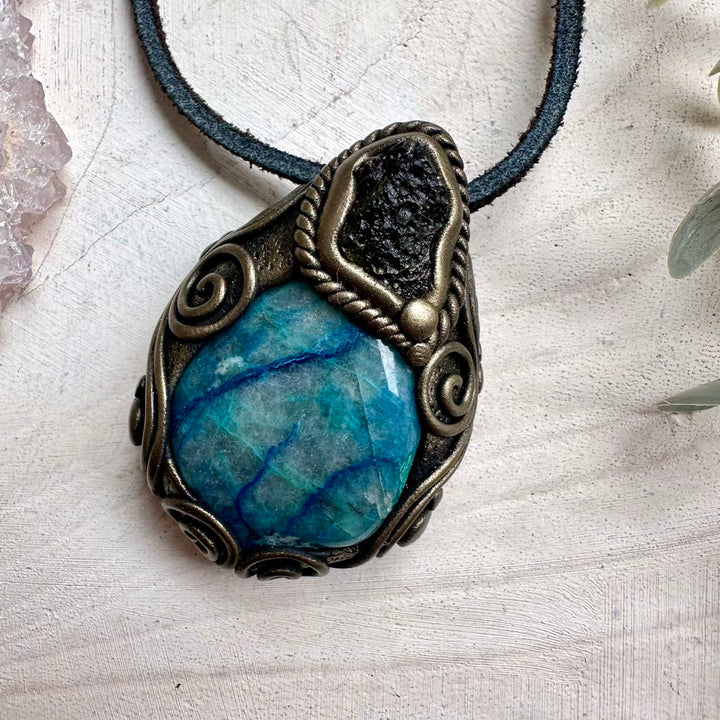 Spiritual jewelry combining moldavite and quantum quattro