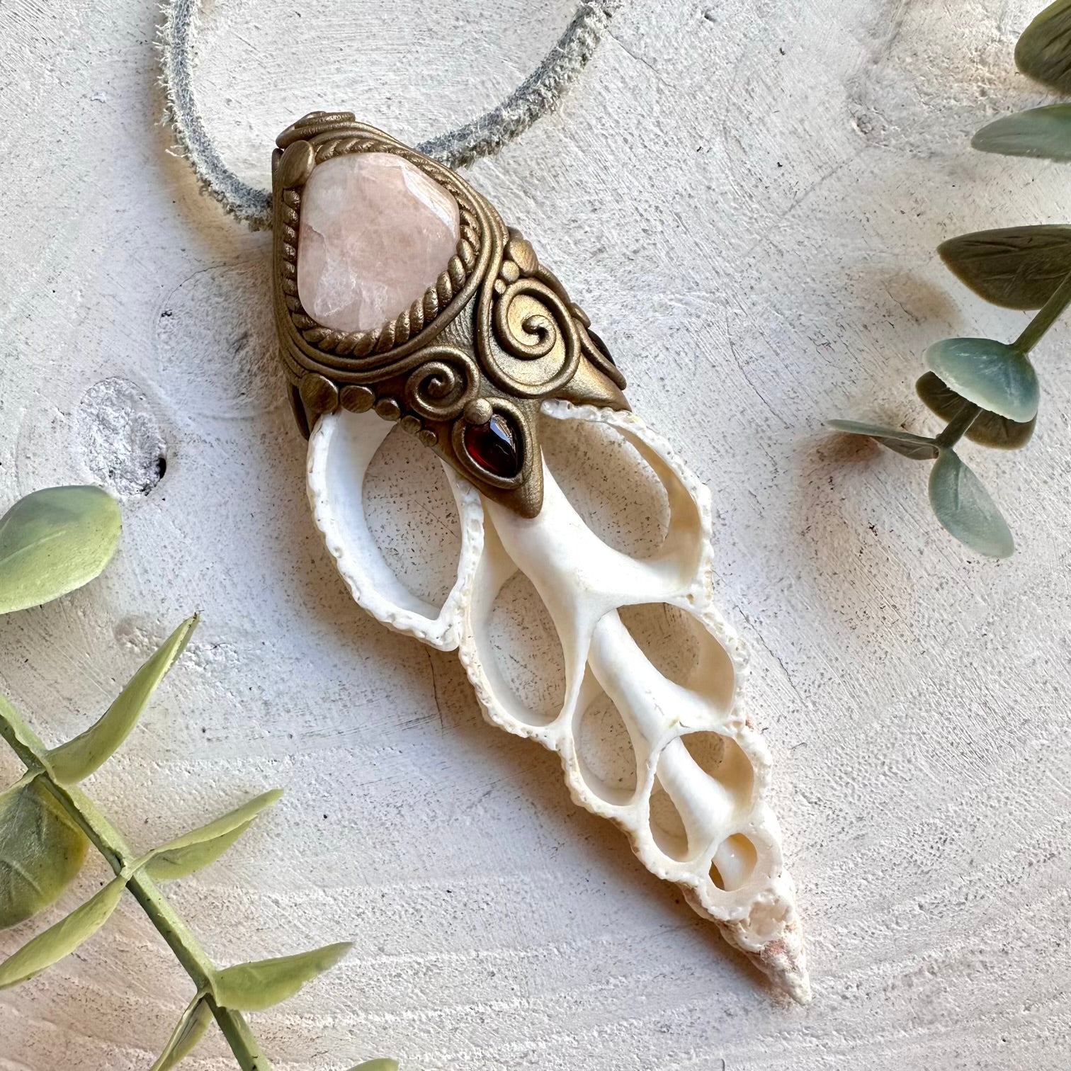 Boho jewelry protection amulet seashell slice heart healing crystal necklace