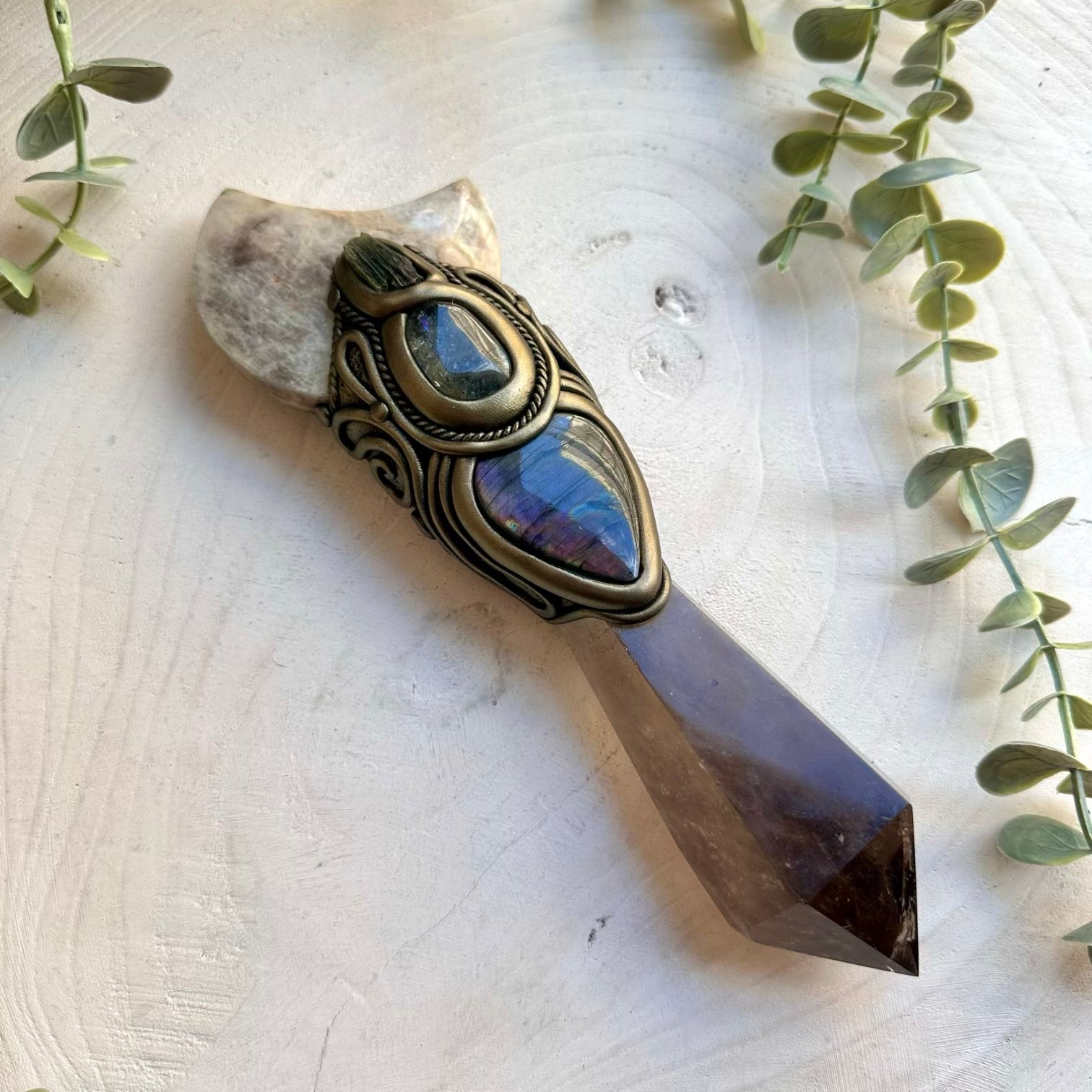 Protection crystal wand combining smoky quartz and moldavite