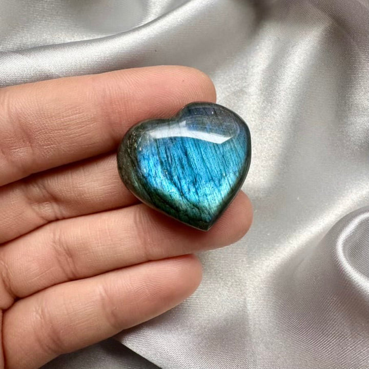 Labradorite Heart – Natural Polished Gemstone for Protection, Intuition & Energy Transformation (1 or 5 Pieces Set) - FairyGardenGlow