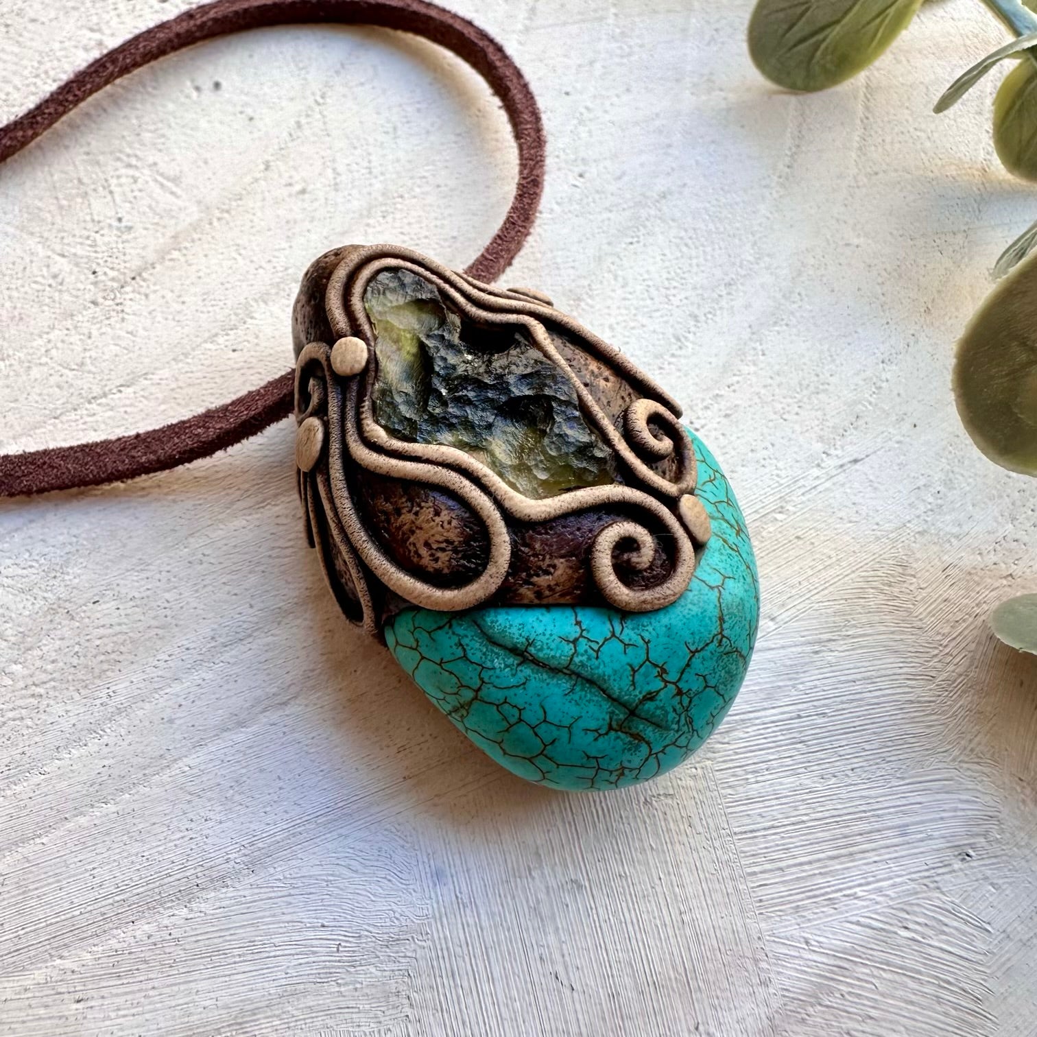 Turquoise and moldavite healing crystal pendant hippie style