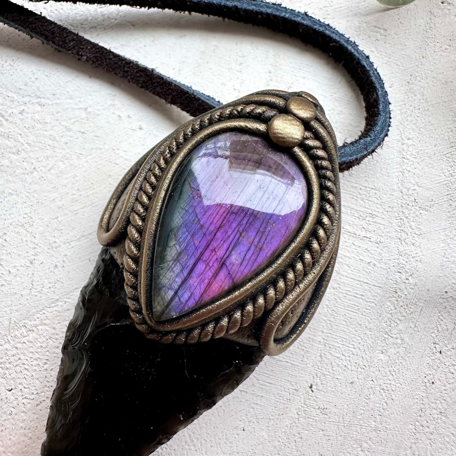 Obsidian and labradorite healing crystal necklace